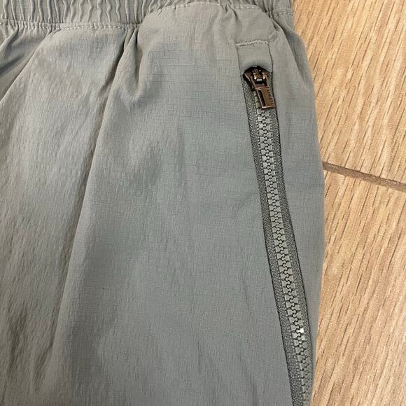 Athleta Trekkie Straight Crop Pants Size 8 Gray Nylon Stretch Hiking Travel - Picture 10 of 10